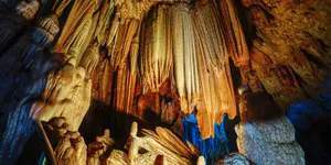 Unik dan Nyeleneh, 5 Tempat Wisata di Indonesia Justru Banjir Pengunjung