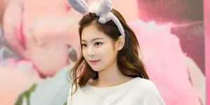 Untuk Pertama Kalinya Jennie BLACKPINK Unggah Foto Bareng Cowok di Instagram, Siapa Dia?