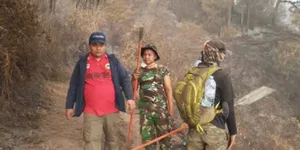 Upaya Pemadaman, Titik Api Masih Muncul di Gunung Semeru