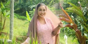 Usia 56 Tahun Dibilang Masih Awet Muda, Paramitha Rusady: Dulu Tas Isinya Cokelat Sekarang Minyak Angin