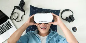 Virtual Traveling, Nonton ala Bioskop, atau Bikin Agenda #DiRumahAja Versi Kamu Sendiri