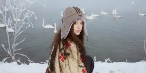 Vlog Musim Dingin Ouyang Nana di Xinjiang Jadi Sorotan, Pemandangan Salju Bak Negeri Dongeng