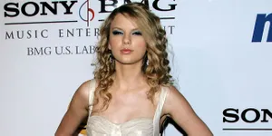 Wah Ternyata Taylor Swift Juga Gemar Online Shopping!