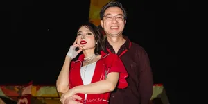 Wika Salim Unggah Foto Latar Biru Bareng Max, Netizen Beri Doa Kelancaran