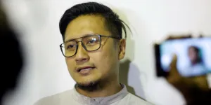Wujud Dukungan Arie Untung Untuk Industri Sepatu Dalam Negeri