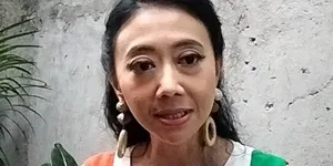 Wujud Syukur Perkembangan Putra Bungsunya, Asri Welas Bagikan Kacamata Gratis Untuk Penderita Katarak