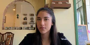 10 Potret Cantik Sabrina Alatas, Chef Muda yang Suka Tampil Simpel dan Minim Makeup