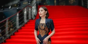 10 Potret Prilly Latuconsina Buat Suprise Datangi Nikahan Fans, Effort Banget - Outfitnya Jadi Sorotan