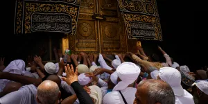 2 Artis Ini Akan Berangkat Haji 2025, Salah Satunya Terpantau Sudah Manasik dan Gelar Pengajian di Rumah