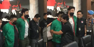 3 Kali Ditangkap karena Narkoba, Potret Ammar Zoni Melangkah Tegap Pakai Baju Tahanan Menyita Perhatian