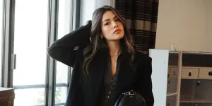 7 Gaya Asik Raisa di Atas Panggung, Dari Santai Sampai Elegan