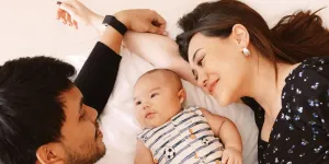 7 Potret Aaliyah & Thariq Ungkap Wajah Baby Arash di Usia 3 Bulan, Imut Menggemaskan