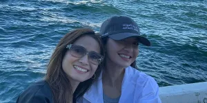 7 Potret Acha Septriasa dan Raline Shah Main Bareng di Australia, Lihat Paus - Makan-makan
