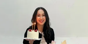 7 Potret Agatha Pricilla Rayakan Ulang Tahun ke-28, Dapat Banyak Kue hingga Buket Bunga