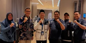 7 Potret Aiman Ricky Jadi Petugas Ibadah Haji, Terlihat Tulus - Siap Beri Pelayanan Terbaik
