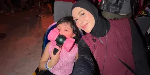 7 Potret Ameena Nonton Konser Pertama Kali, Nyanyi Lagu BLACKPINK Bareng Aurel Hermansyah