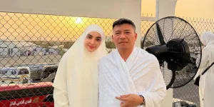 7 Potret Anang Hermansyah dan Ashanty Pulang Haji, Dijemput Anak-anak di Bandara
