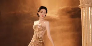 7 Potret Anggun Meng Ziyi di Tencent Video All Star Night 2025 yang Curi Perhatian