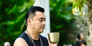 7 Potret Anjasmara Jadi Instruktur Yoga, Pimpin Puluhan Peserta - Pamerkan Kemampuan