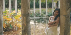 7 Potret Ariel Tatum di Photoshoot Terbaru, Tampil Menawan dalam Konsep Klasik