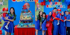 8 Potret Ayu Ting Ting dan Keluarga Rayakan Ulang Tahun Keponakan, Meriah Bertema Super Mario