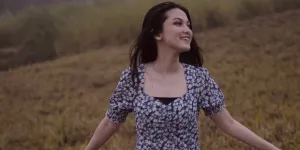 7 Potret Cantik Aisyah Aqilah, Bintang 'MENIKAHI JADI YANG KEDUA' yang Suka Main ke Alam