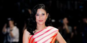 7 Potret Cantik Dian Sastrowardoyo di Red Carpet BIFF 2025, Wakili Indonesia Lewat Film Esok Tanpa Ibu
