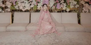 7 Potret Cantik Shanindya Saat Pengajian Pra-Nikah dengan Kebaya Pink, Anggun dan Mempesona
