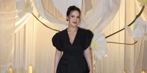7 Potret Cantik Steffi Zamora Saat Kondangan, Tampil Elegan dengan Gaun Hitam
