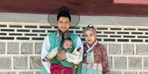 7 Potret Chand Kelvin Ajak Istri dan Anak Liburan di Korea Selatan, Jajal Pakai Hanbok