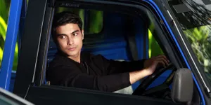 7 Potret Cinta Brian Saat Naik Mobil Pikap Dalam Sinetron 'BUKU HARIAN SEORANG ISTRI', Terlihat Gagah - Tetap Maskulin