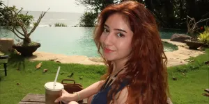 7 Potret Dannia Salsabilla Pamer Kecantikan, Rambut Berantakan Tapi Pesonanya Tak Pudar