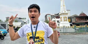 7 Potret Dapur Aldi's Burger Milik Aldi Taher, Outdoor - Terdapat Vertical Garden