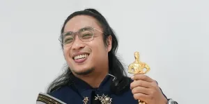 7 Potret Dapur Praz Teguh di Kantornya yang Berdesain Modern dengan Sentuhan Warna Gelap