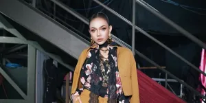 7 Potret Dapur Rina Nose dengan Desain Minimalis, Didominasi Warna Emerald Green yang Elegan