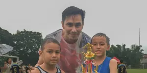 7 Potret Darius Sinathrya Ikut Trend Foto 2016, Posting Foto Anak-anak yang Masih Kecil