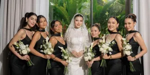 7 Potret Detail Gaun Akad Nikah Hanum Mega, Tampil Elegan dengan Veil Panjang