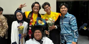 7 Potret Echo Anak Angkat Suti Karno Wisuda, Bangga Buah Hati Raih Sarjana
