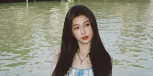 7 Potret Esther Yu dengan Berbagai Outfit, Aura Cantik Terpancar - Mempesona