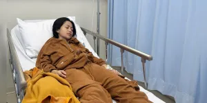 7 Potret Farida Nurhan Dilarikan ke Rumah Sakit, Sempat Demam Tinggi - Kejang-kejang