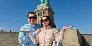 7 Potret Femmy Permatasari dan Suami Kunjungi Patung Liberty, Romantis Banget