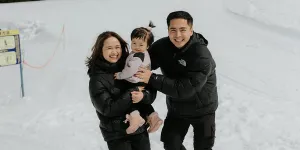 7 Potret Gritte Agatha Main Salju Bersama Anak, Akui Membawa Kebahagiaan