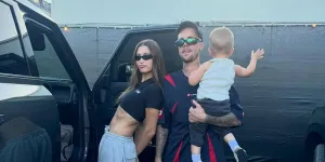 7 Potret Hailey Bieber di Coachella, Tampak Seru - Dampingi Justin Sounccheck