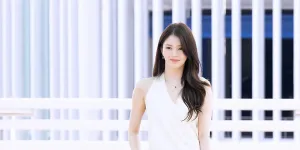 7 Potret Han So Hee Tampil Kasual di Bandara Menuju ke Cannes Film Festival