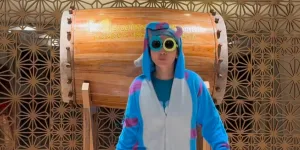 7 Potret Hesti Purwadinata Bukber Tema Disney, Jadi Pusat Perhatian di Restoran