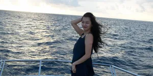7 Potret Hyeri Liburan ke Maldives, Tampil Cantik Natural