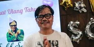7 Potret Kejutan Ulang Tahun Soleh Solihun, Ekspresinya Biasa Aja Tapi Dalam Hati Bahagia