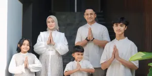 7 Potret Keluarga Hengky Kurniawan saat Lebaran dari Tahun ke Tahun, Selalu Kompak