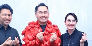 7 Potret Keseruan Arumi Bachsin Nonton Konser King Nassar Ditemani Suami, Sempat Diajak Due