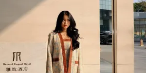 7 Potret Keseruan Fuji Saat di China, Terima Penghargaan Bergengsi - Asyik Main Ski